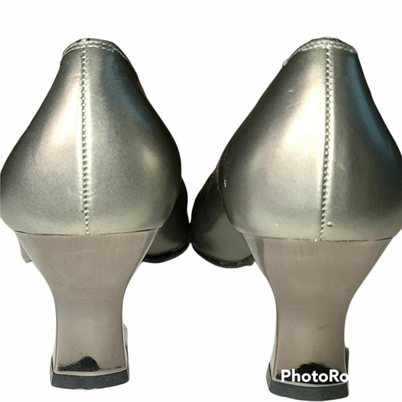 Salvatore Ferragamo Women's 6 1/2B Metallic Beige - Picture 8 of 10